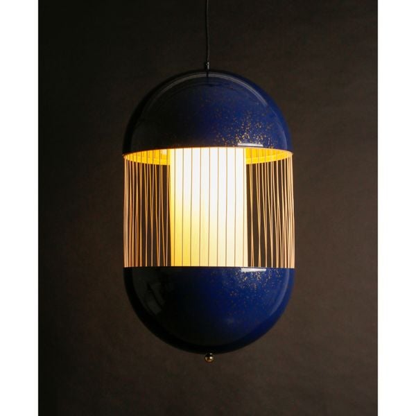  Đèn treo, hình pill, khng thép sơn xanh dương đậm, sợi tre nối bao chụp trụ vải trắng, D40.5*68 