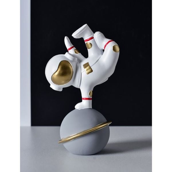  Tượng phi hành gia chống 1 tay, nhựa composite trắng, 11*8*18 