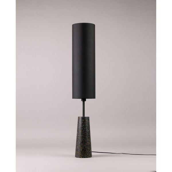  Đèn trang trí, chụp vải tròn đen, thân gỗ giả đá màu đen, 20.5*20.5*117 