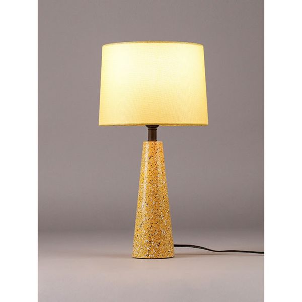  Đèn bàn, chụp vải nón vàng, thân nón dài vàng đá, 25.5*25.5*47 