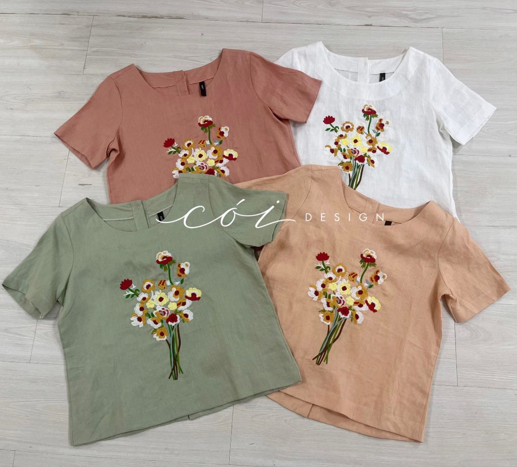 Áo cổ tròn thêu bó hoa Linen tưng premium Cói Design