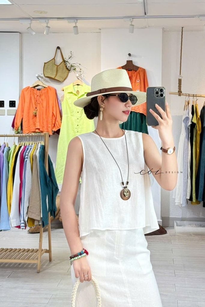 Áo cổ tròn sát nách nút dừa phía lưng Linen tưng premium Cói Design