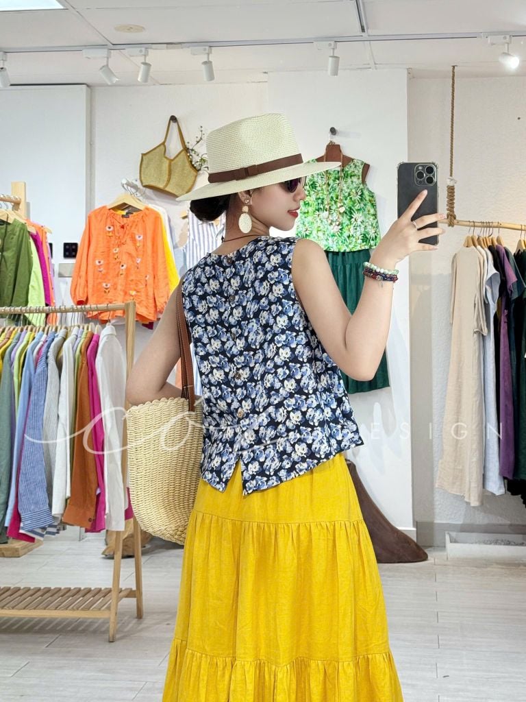 Áo cổ tròn sát nách nút dừa phía lưng Linen tưng premium Cói Design