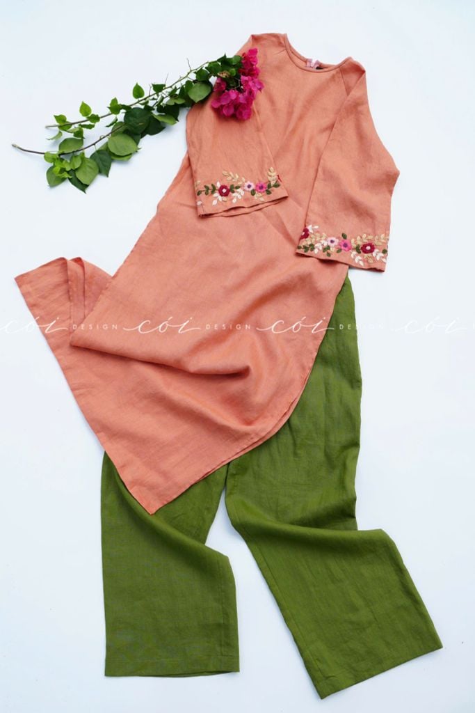 Set áo dài thêu tay Song Hoa Linen kèm quần suông Cói Design
