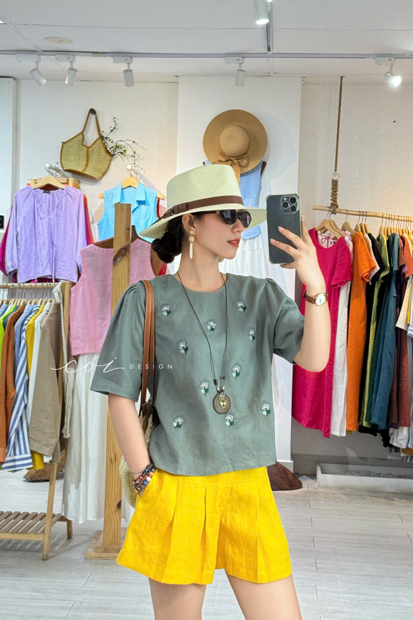 Áo cổ tròn nút lưng thêu hoa linen tưng premium Cói Design