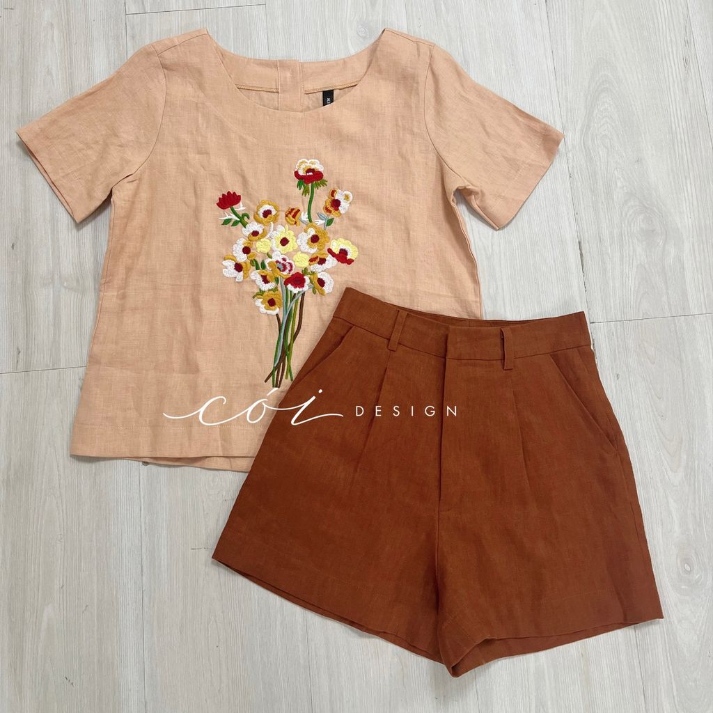 Áo cổ tròn thêu bó hoa Linen tưng premium Cói Design
