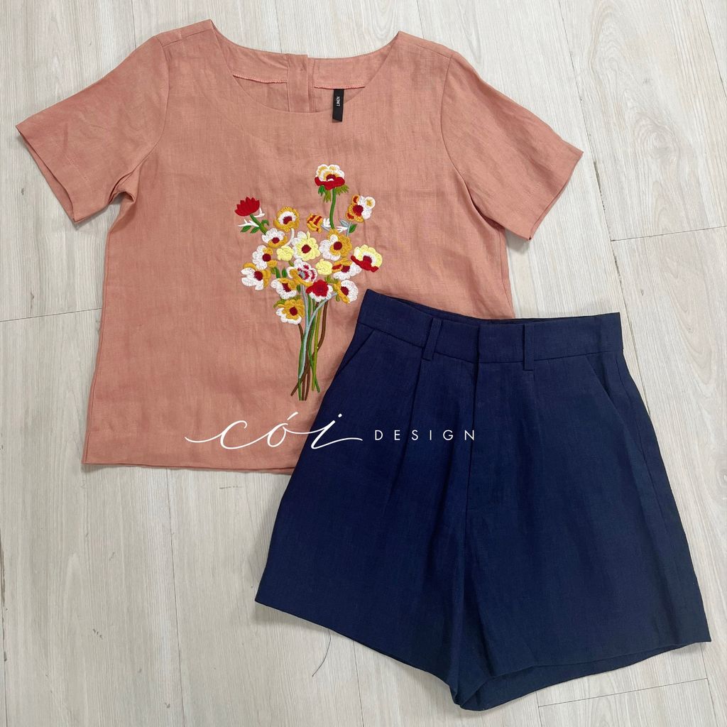 Áo cổ tròn thêu bó hoa Linen tưng premium Cói Design
