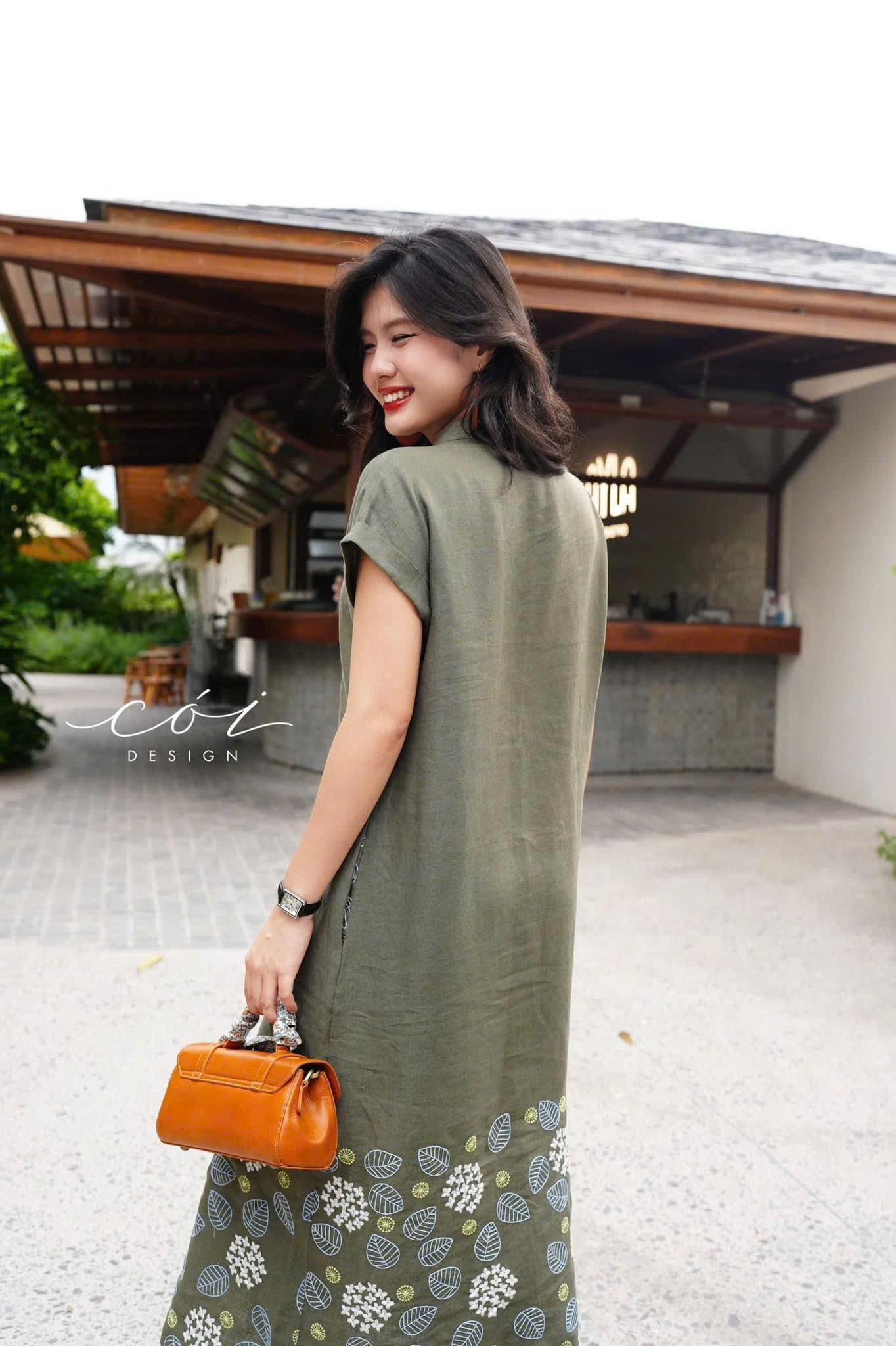 Đầm cổ trụ thêu hoa linen tưng premium Cói Design