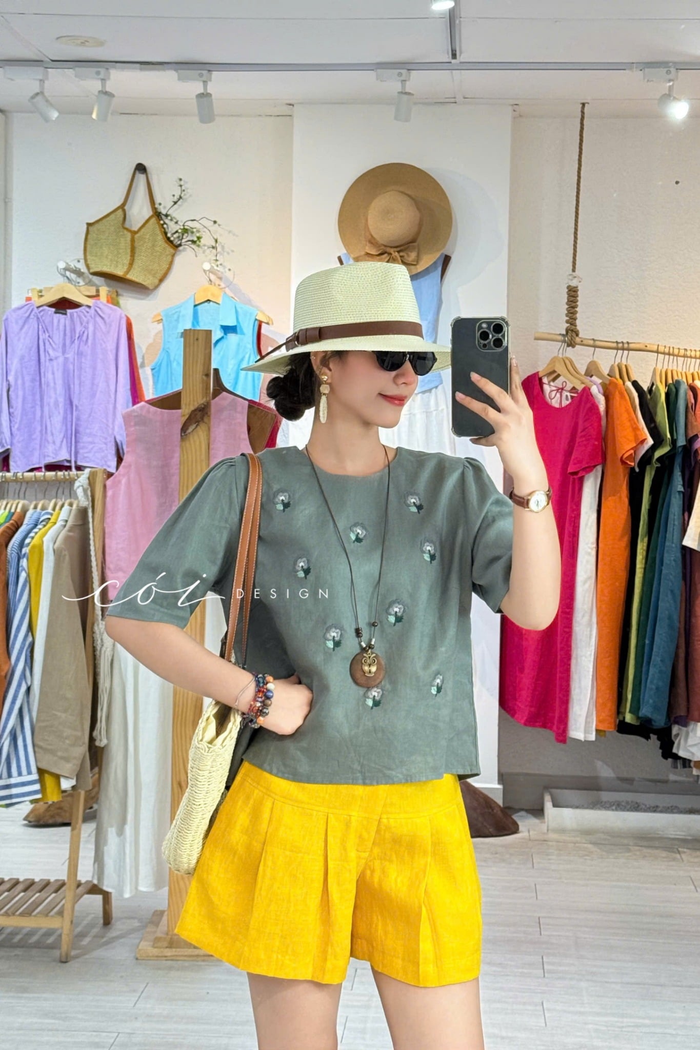 Áo cổ tròn nút lưng thêu hoa linen tưng premium Cói Design