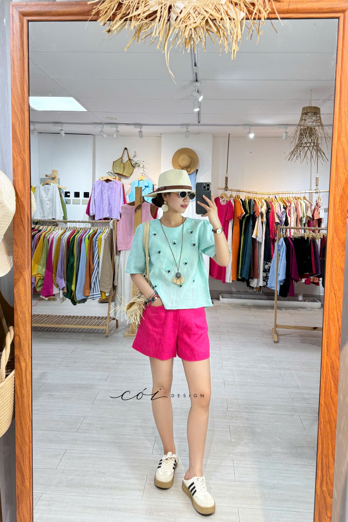 Áo cổ tròn nút lưng thêu hoa linen tưng premium Cói Design