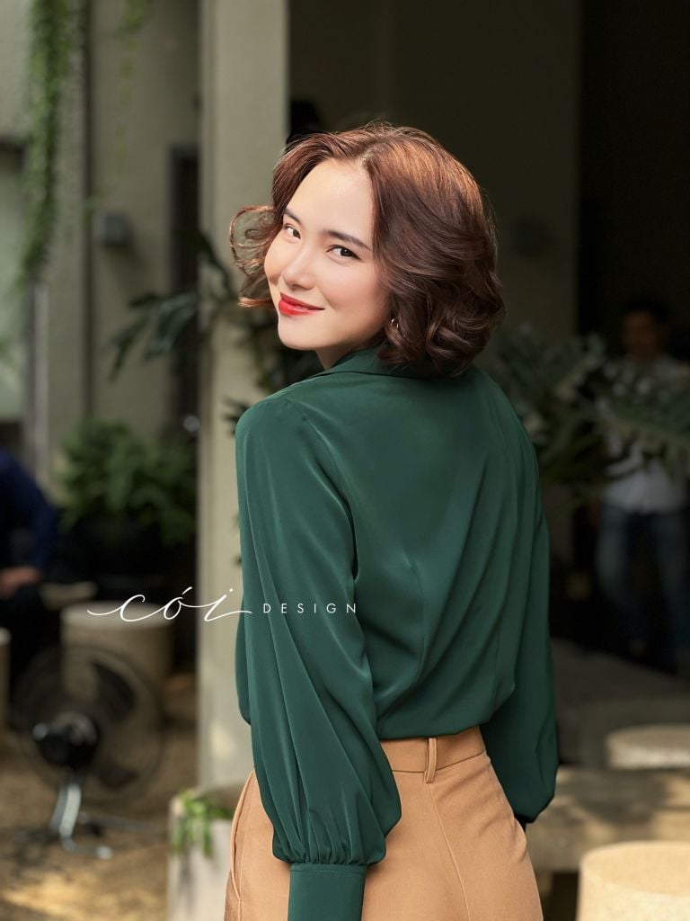 Áo lụa cổ tim tay phồng nút bọc Cói Design