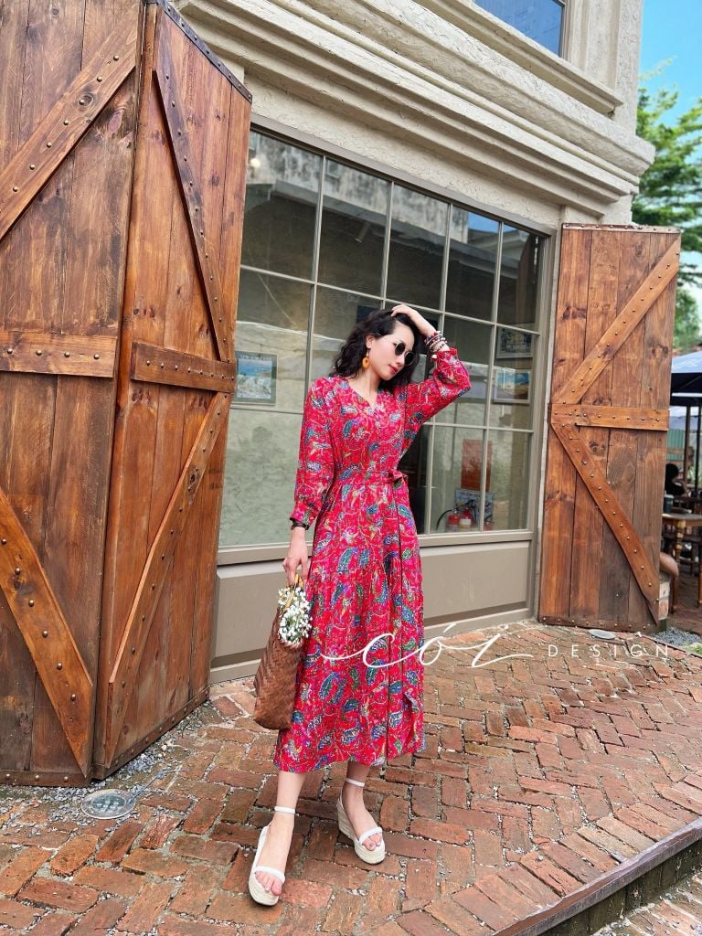 Đầm nút bọc cổ V Linen Cói Design