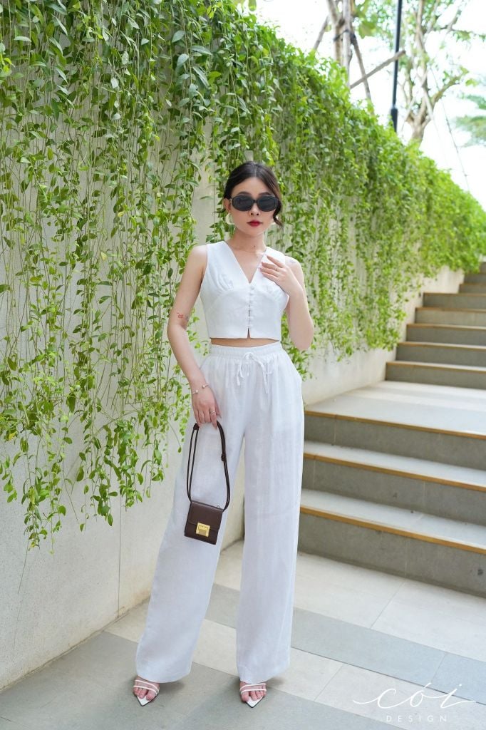 Áo cổ V nút bọc croptop Linen tưng premium Cói Design
