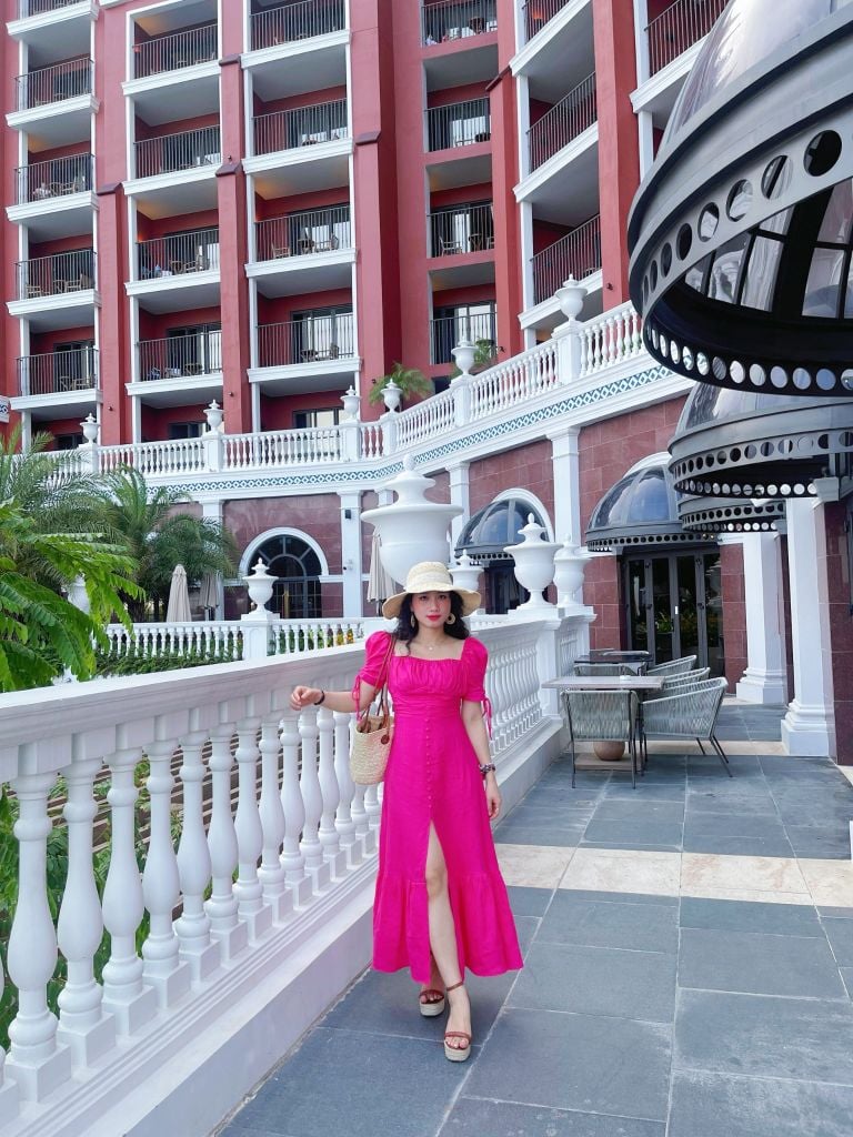 Đầm nhún ngực xẻ tà linen hàn Cói Design