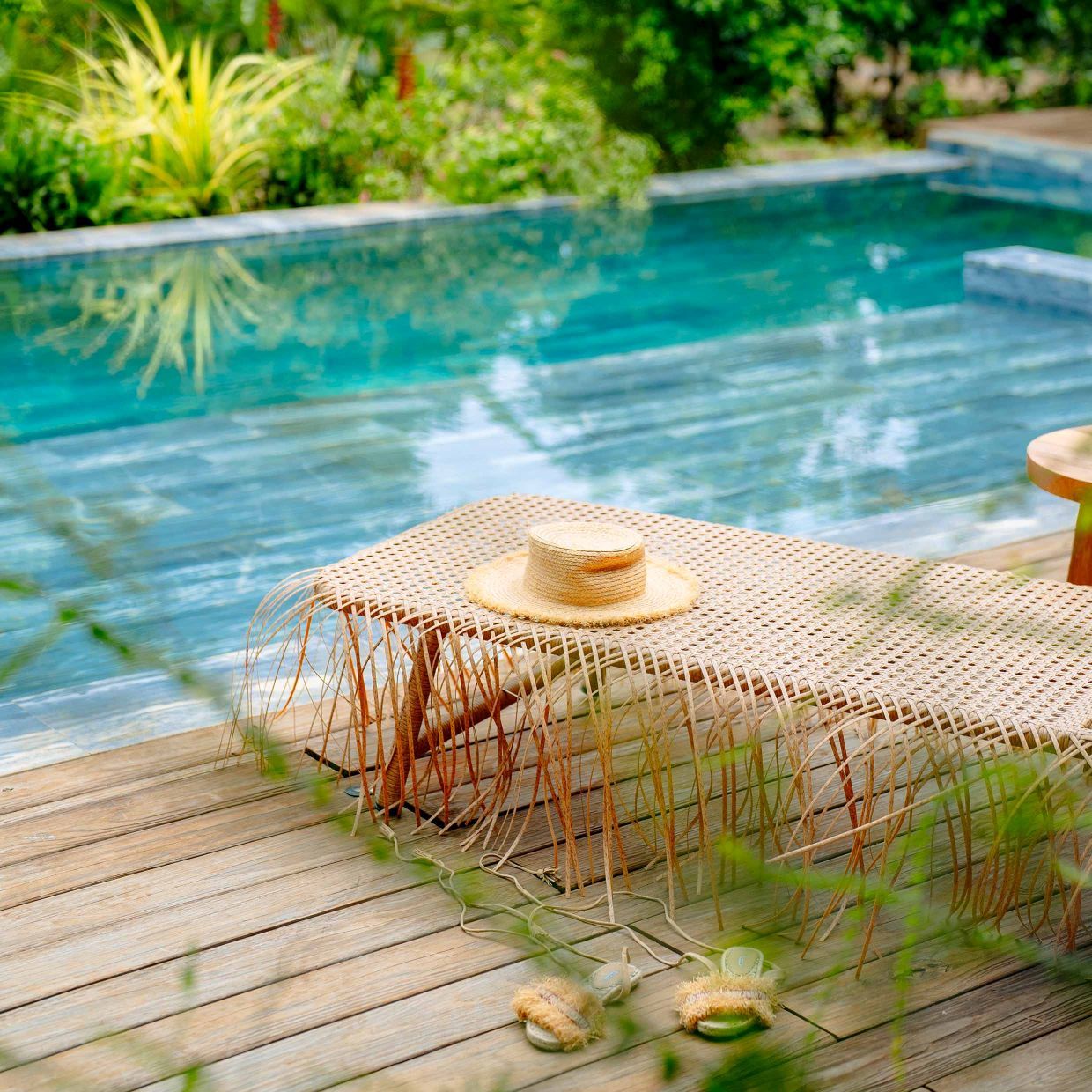  Giường Tắm Nắng Mây Nhựa Tua Rua 