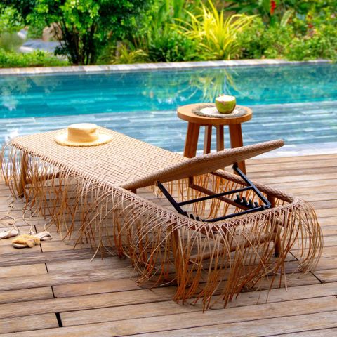 Giường Tắm Nắng Mây Nhựa Tua Rua