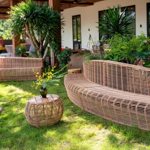 Bàn Bên Side Table Oasis