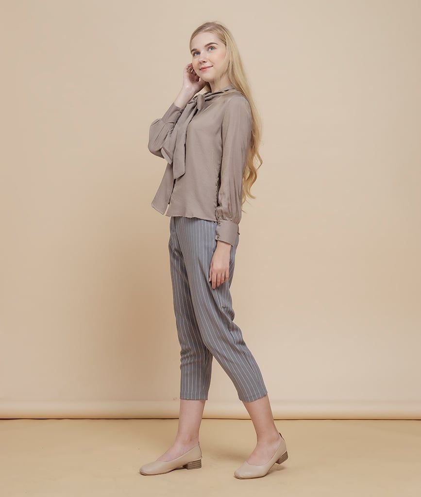  Áo sơ mi nữ  Bowi cổ tròn tay dài 