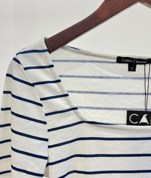 Áo Thun Tay Dài Cổ Vuông