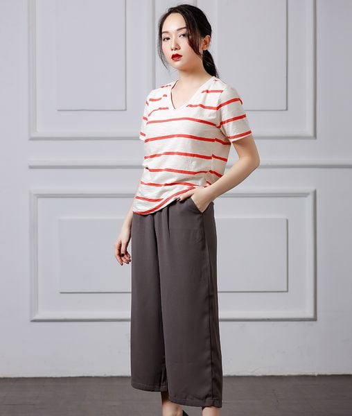 Áo Thun Cổ V Lisa Tay Ngắn