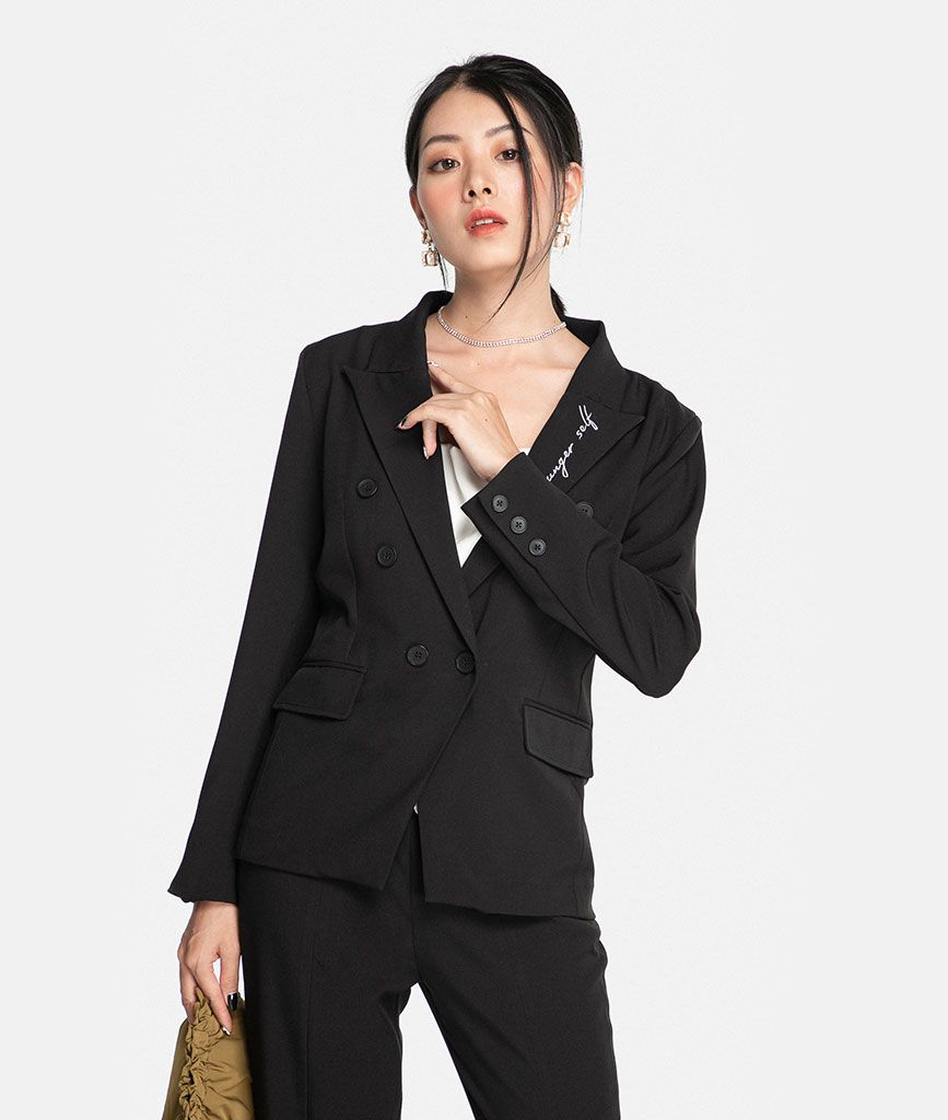 Khoác blazer 2 hàng nút - Lỗi