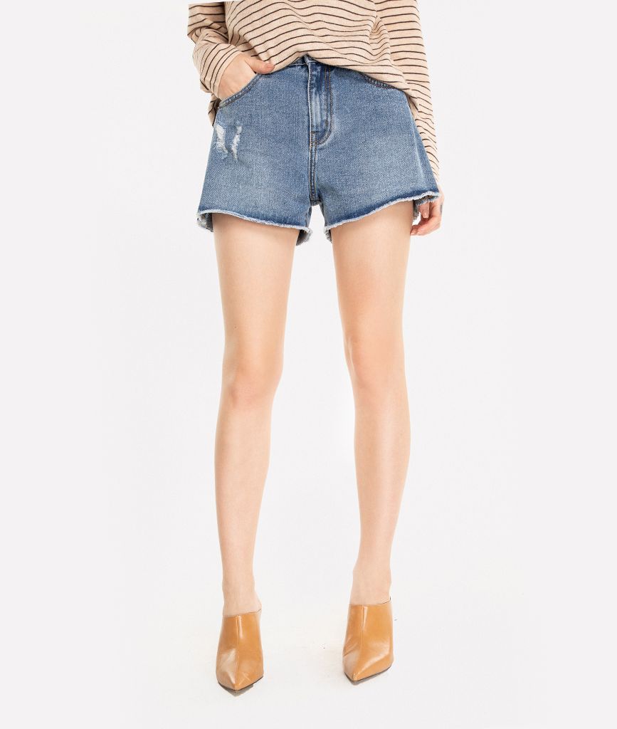 Quần short jean xẻ lai bên