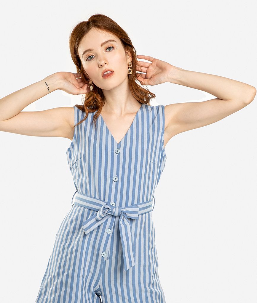 Jumpsuit ngắn sát nách cổ V