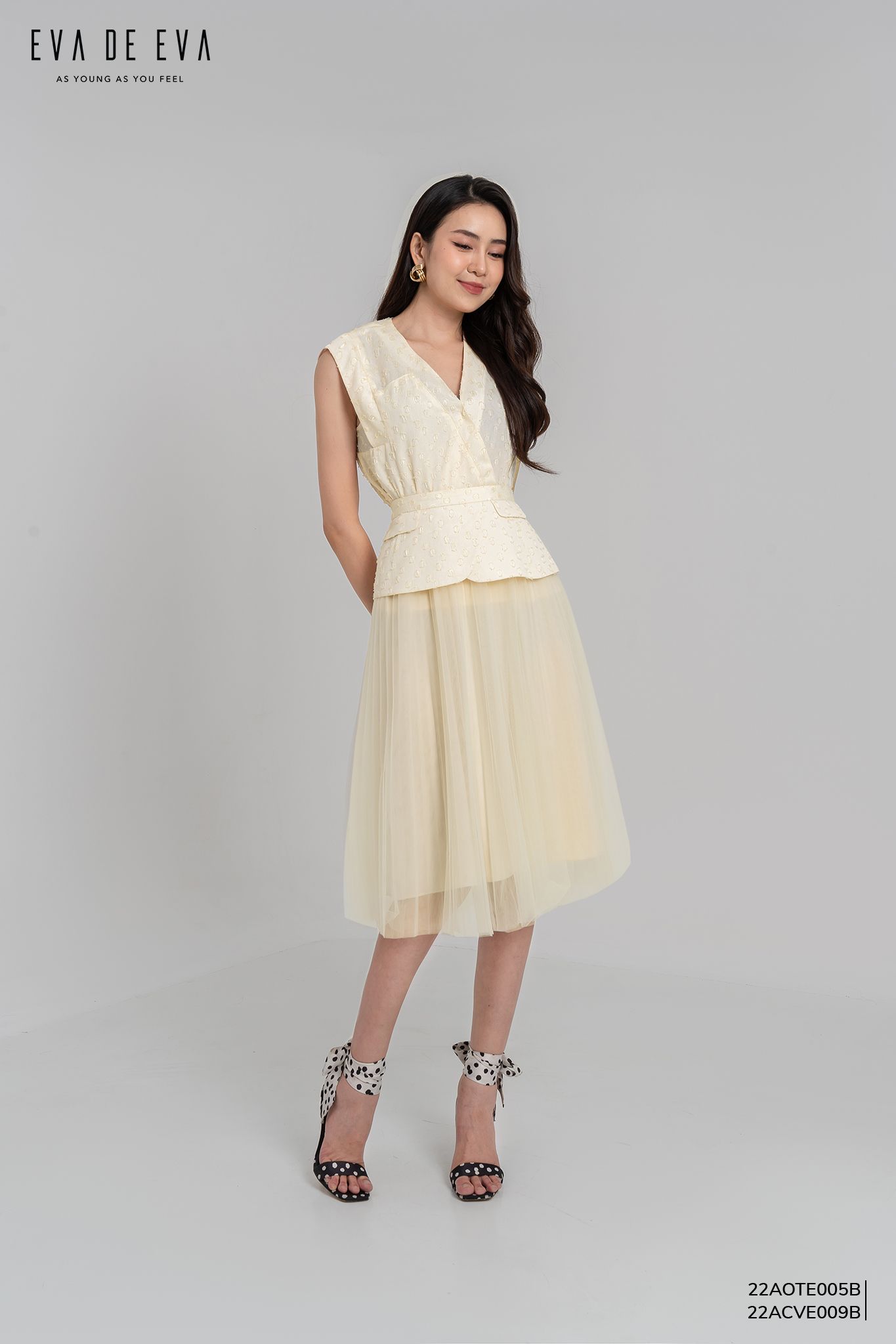  Chân váy ngang gối, Xếp ly 22ACVE009B 