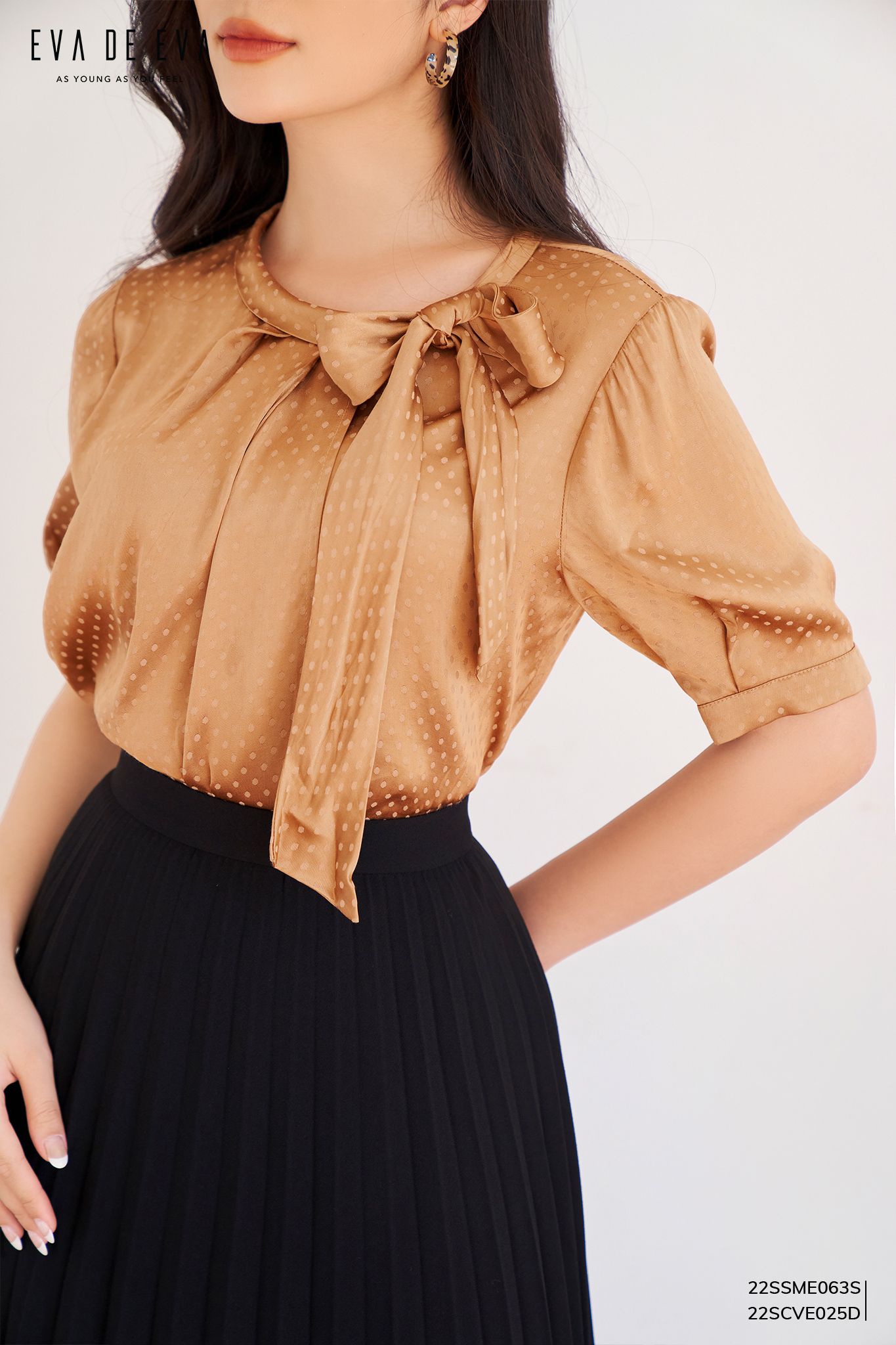  Sơ mi tay ngắn, Cổ nơ 22SSME063S 