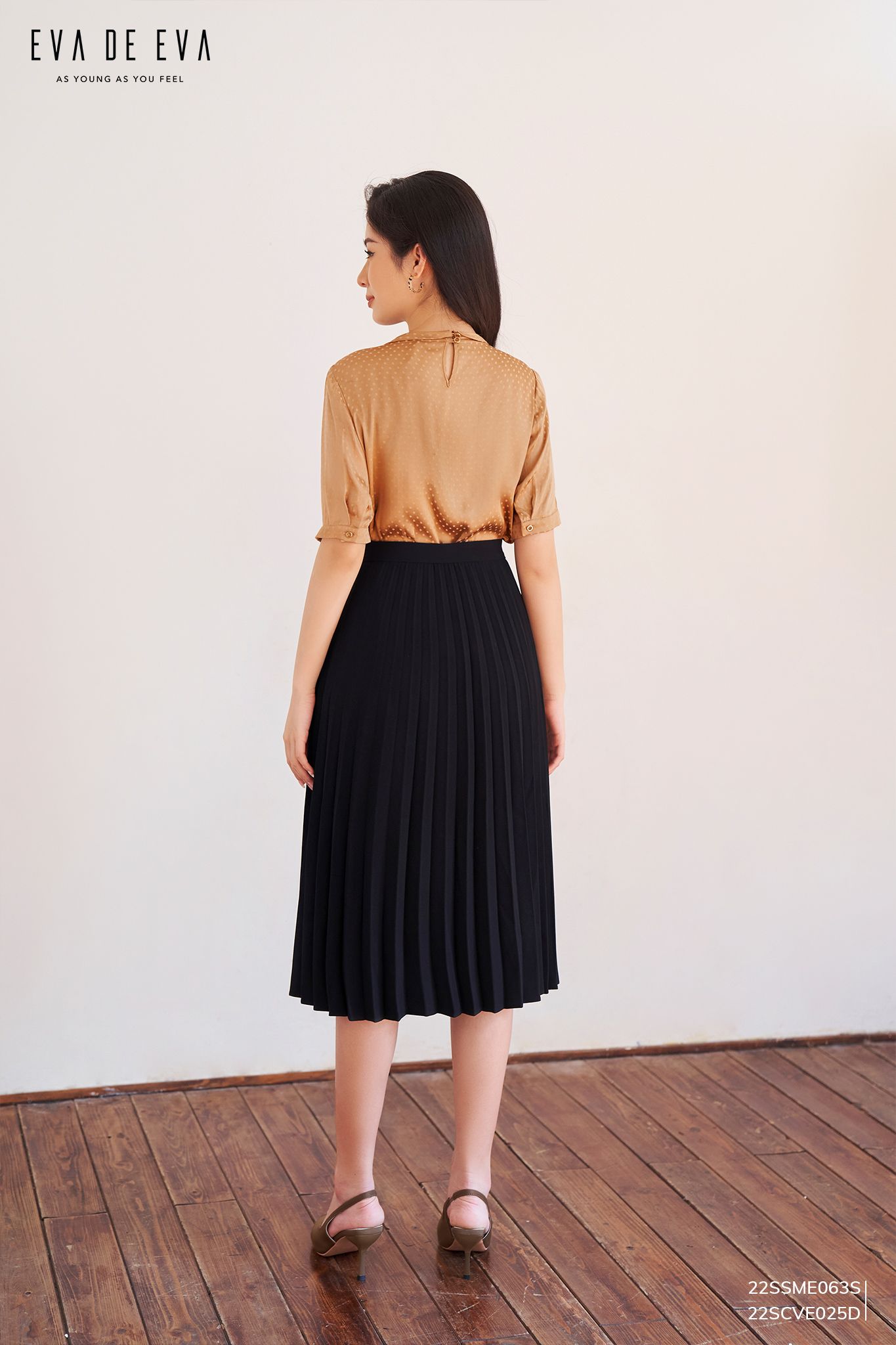  Sơ mi tay ngắn, Cổ nơ 22SSME063S 