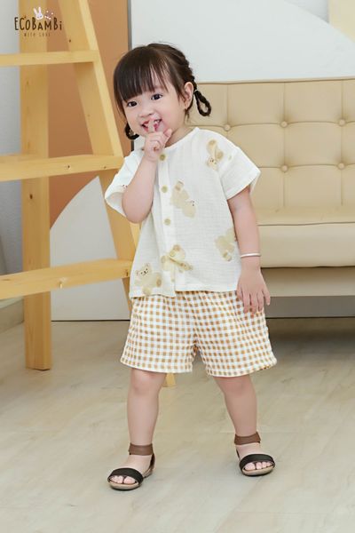  Bộ cotton Muslin Unisex tay ngắn, QUẦN SHORTS phong cách Hàn Quốc in Gấu phối quần kẻ sọc caro cho bé ECOBAMBI 