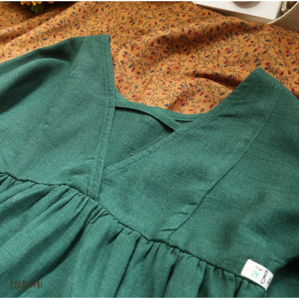  Đầm linen xẻ lưng V bé gái 