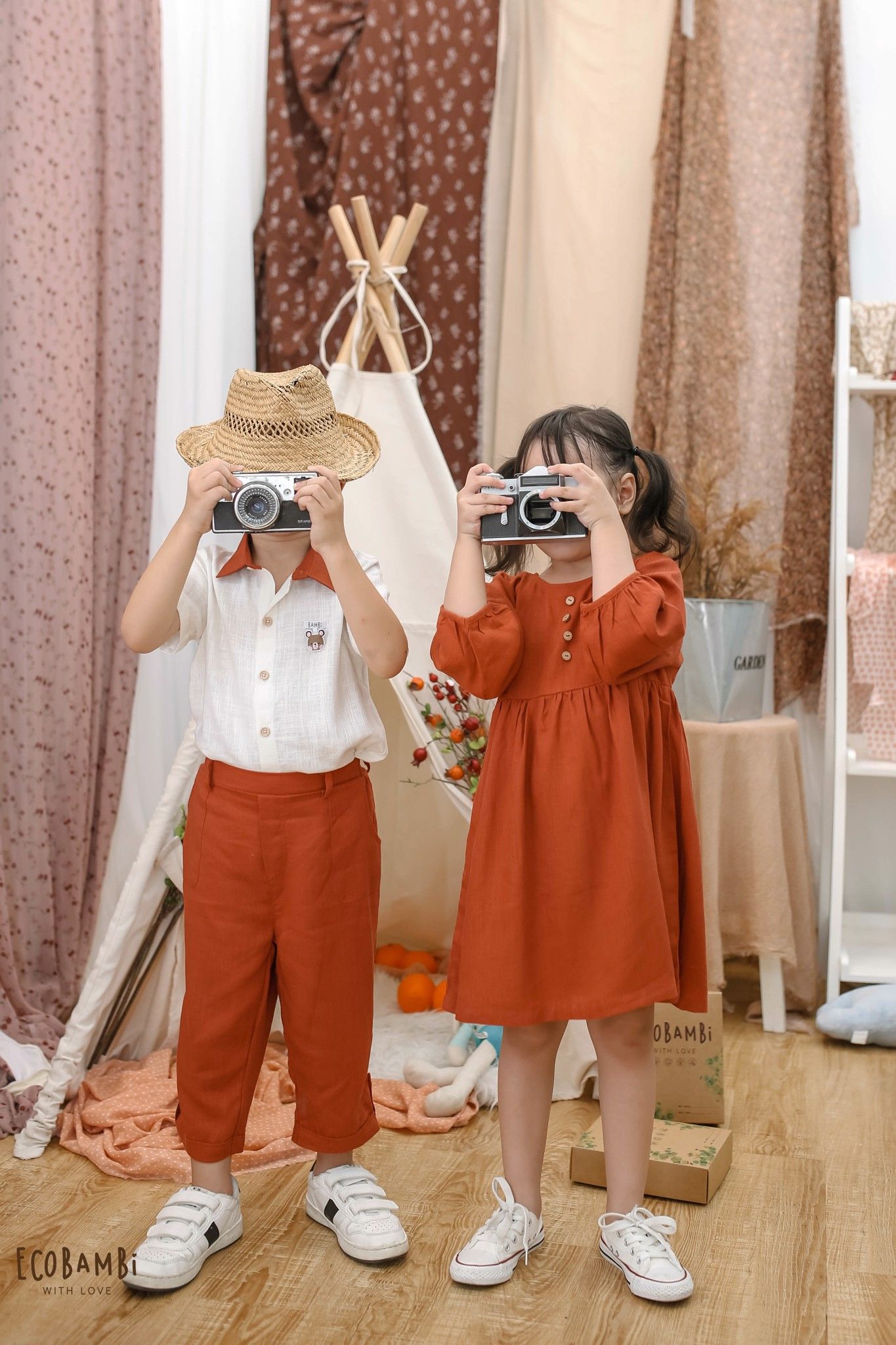  Đầm linen xẻ lưng V bé gái 