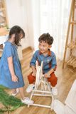  Đầm linen cổ lá sen bé gái 