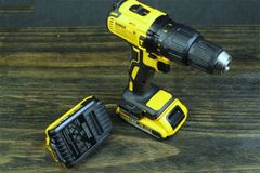 DEWALT DCD778D2-B1 MÁY KHOAN CẦM TAY 18V