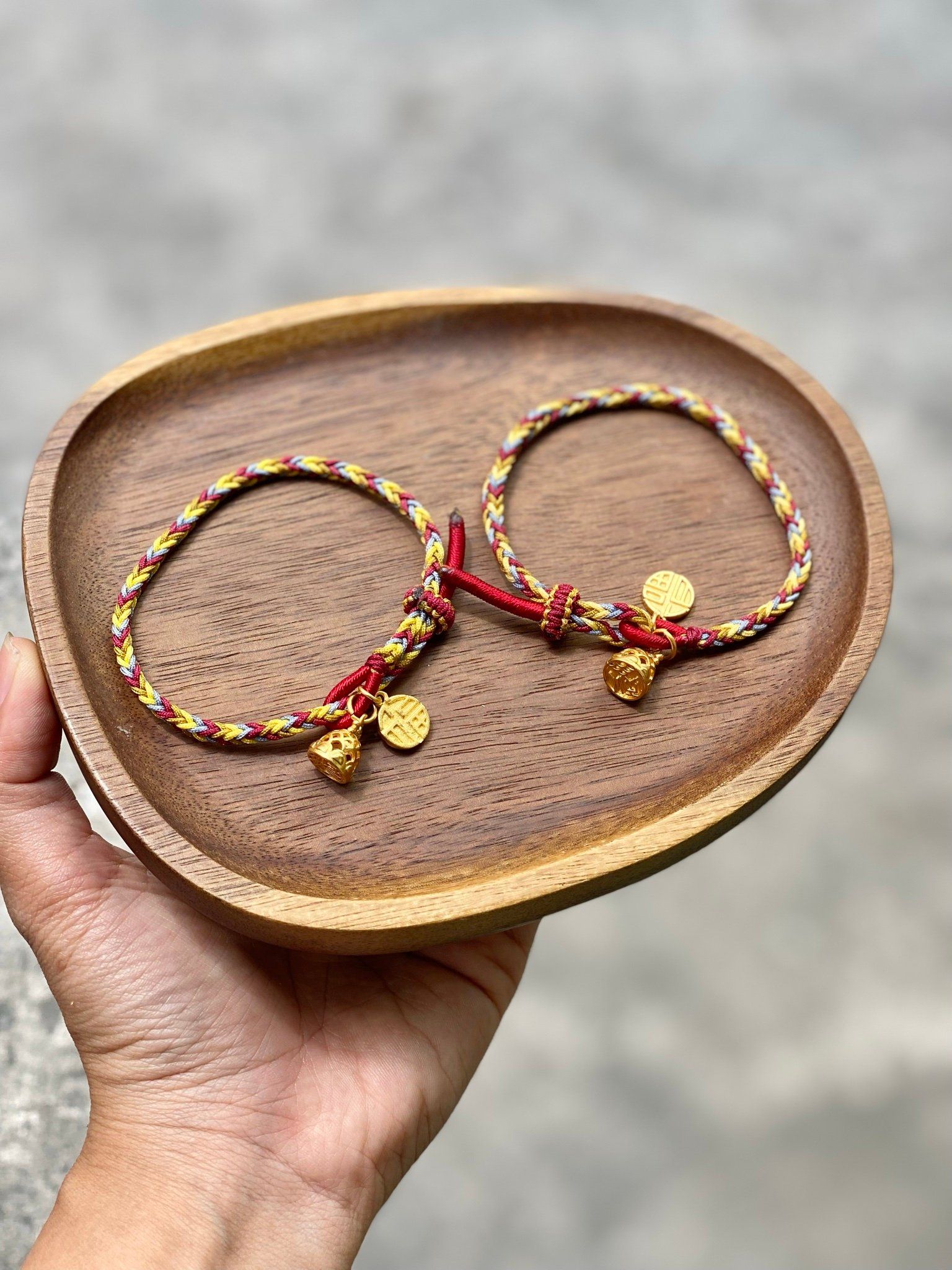  Vòng Tay Dệt May Mắn 