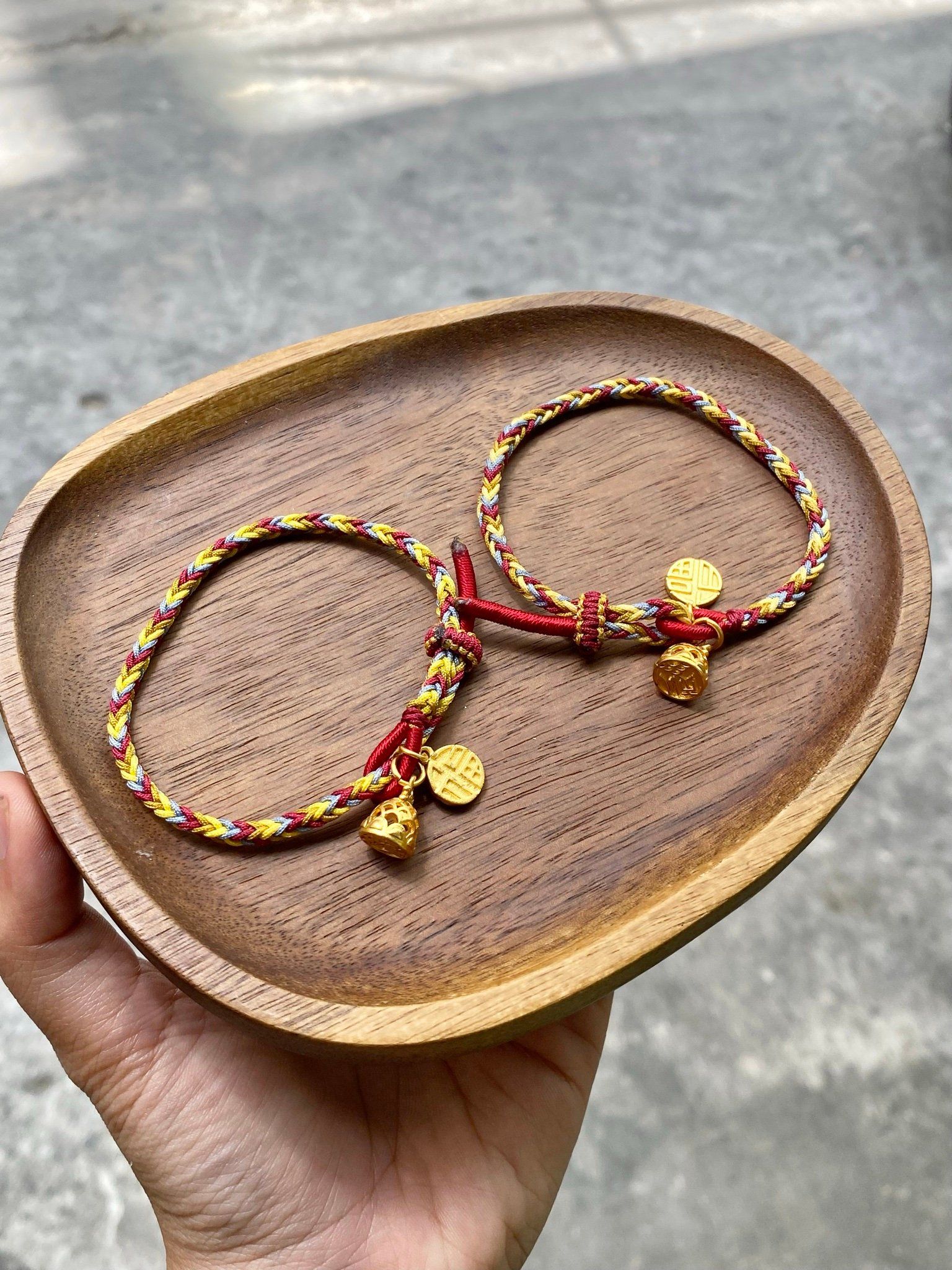  Vòng Tay Dệt May Mắn 