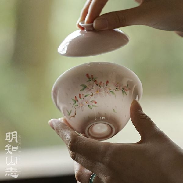  Ấm Trà Vẽ Tay Hoa Đào Nở Rộ 