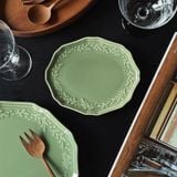  Đĩa Trái Cây Và Cành Hoa Xanh 