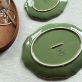  Đĩa Trái Cây Và Cành Hoa Xanh 