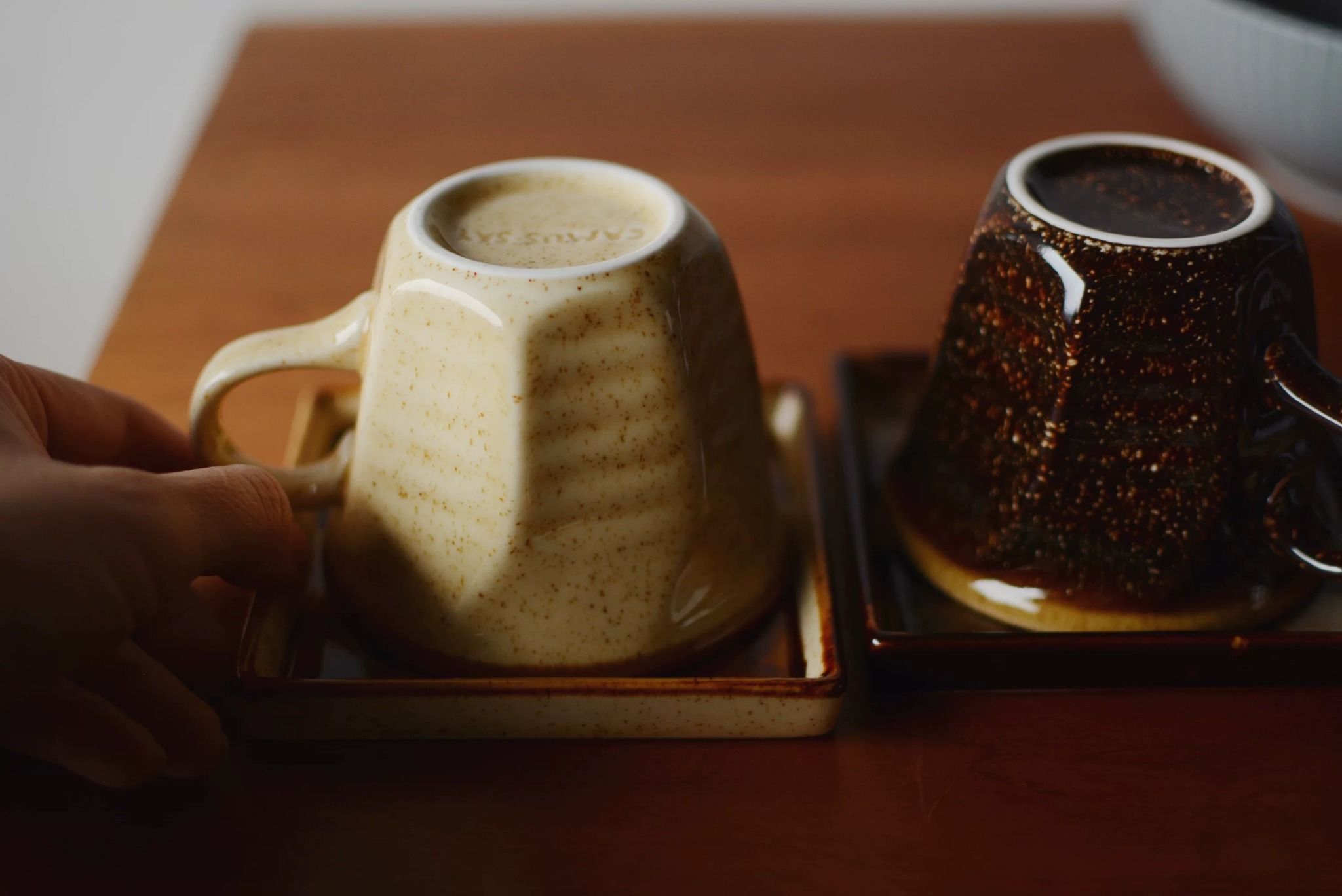  Ly Cafe Vẽ Tay Màu Nâu Cổ 