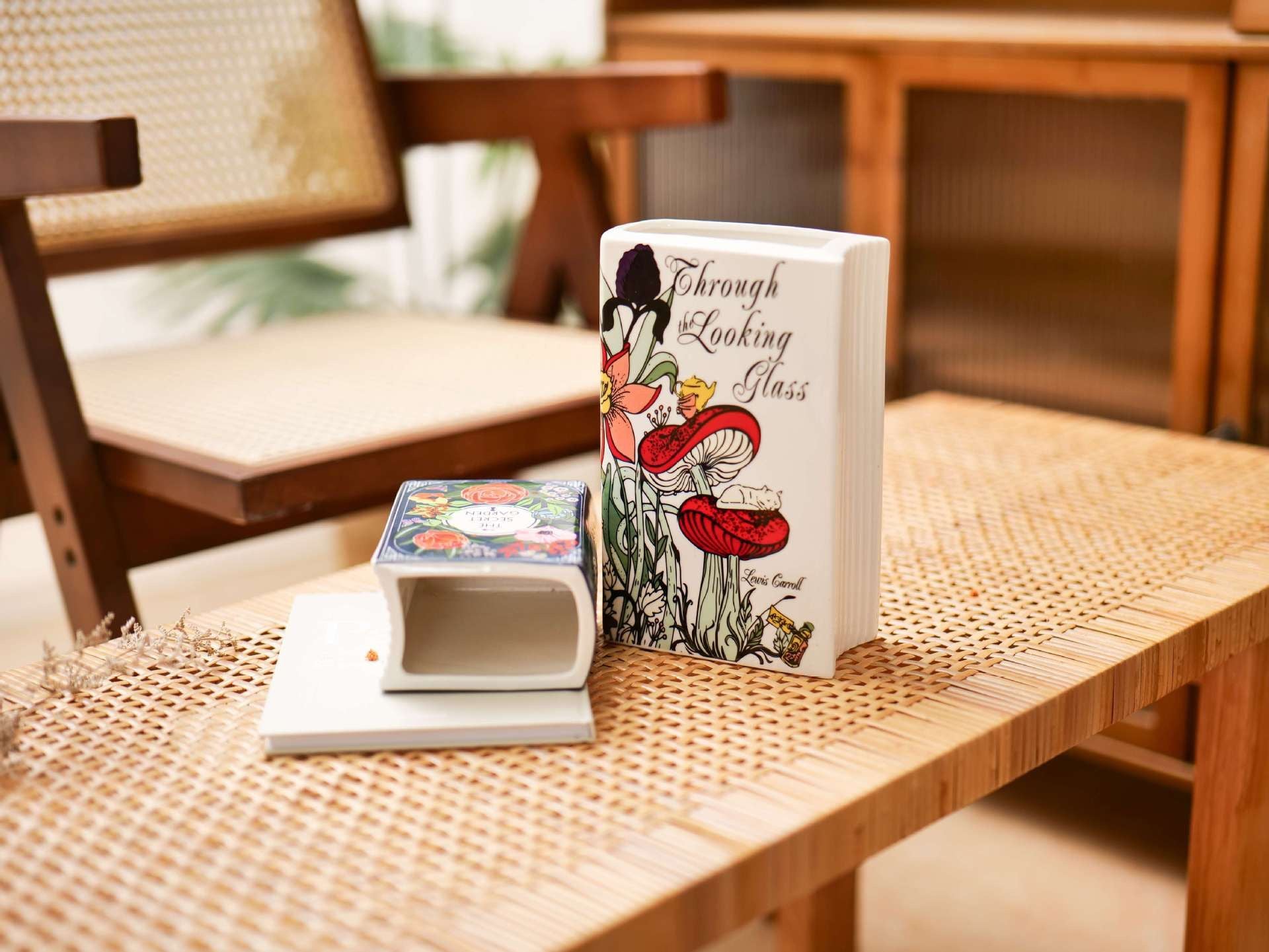  Bình Hoa Cuốn Sách 