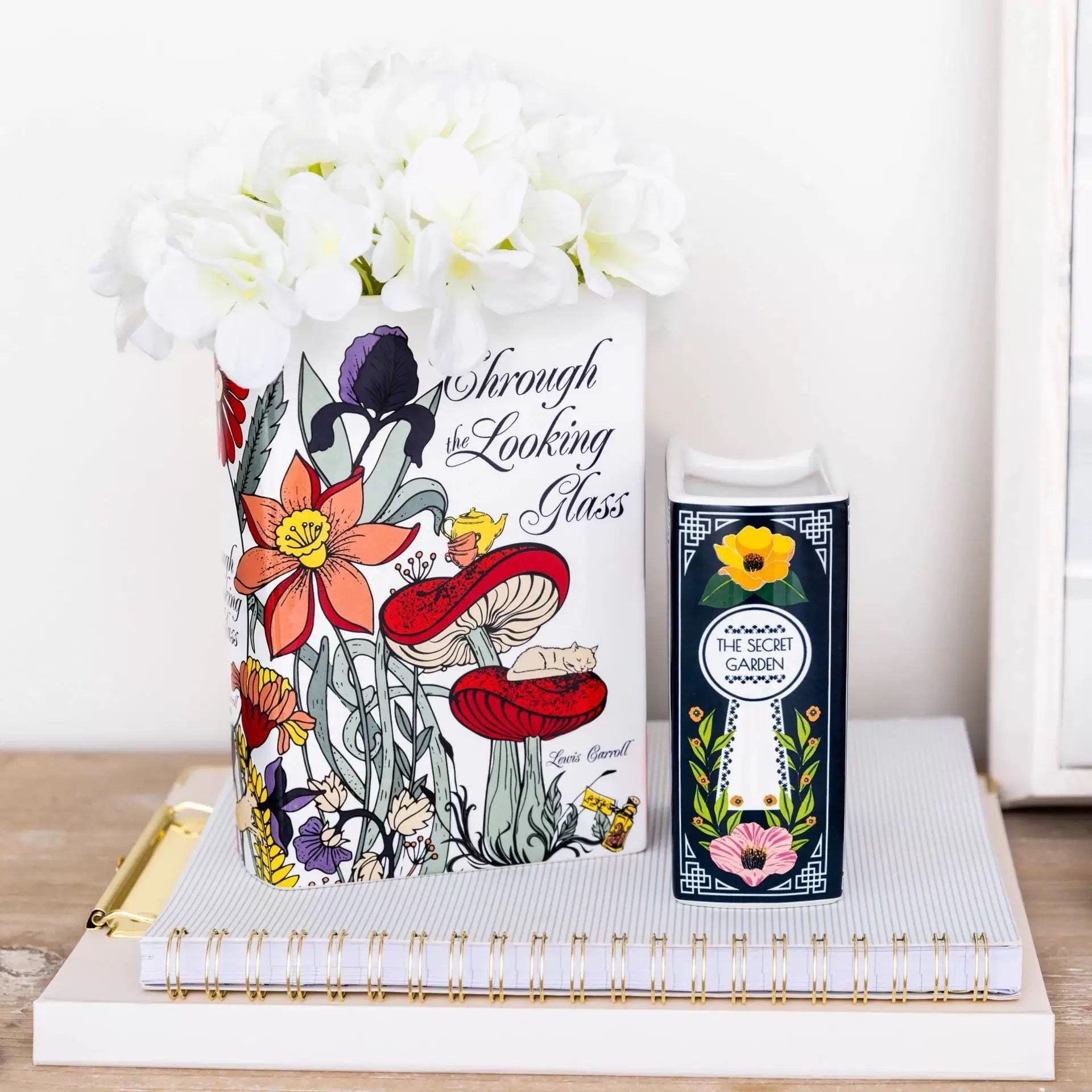  Bình Hoa Cuốn Sách 