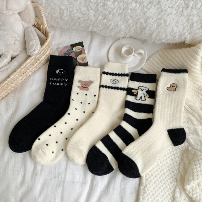  Tất Bông Mềm Đen Trắng 