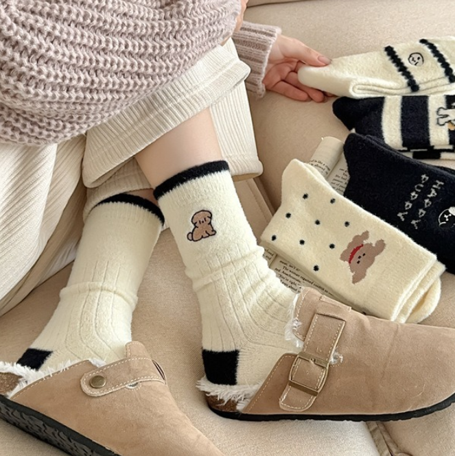  Tất Bông Mềm Đen Trắng 