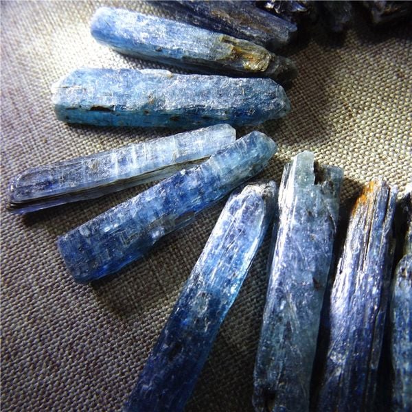  Đá Kyanite 