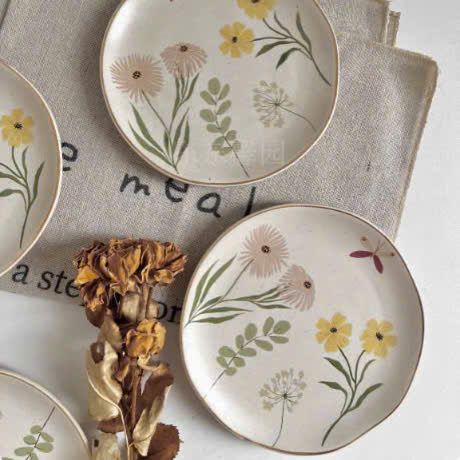  Đĩa Gốm Hoa Vẽ Tay 