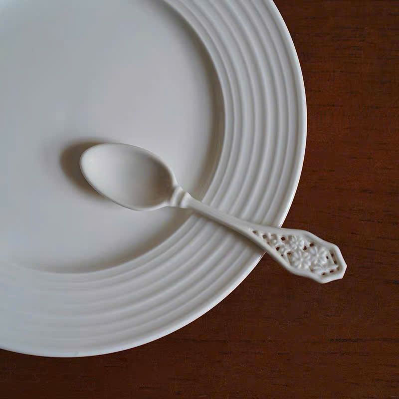  Thìa Sứ Trắng Cổ Điển 
