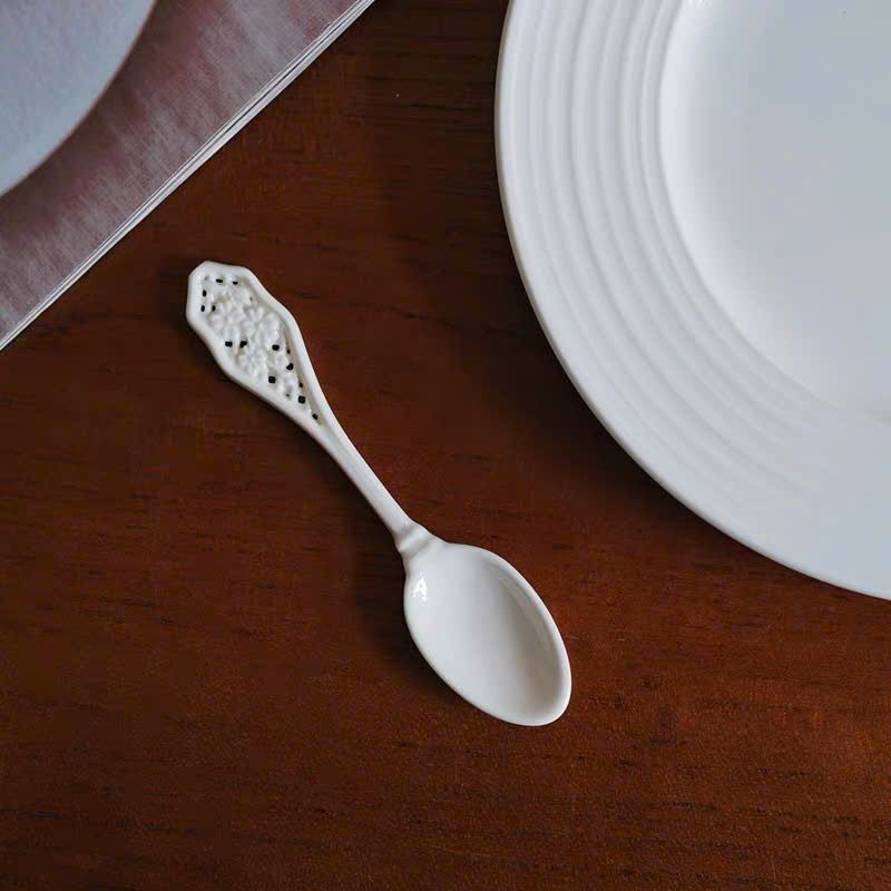  Thìa Sứ Trắng Cổ Điển 