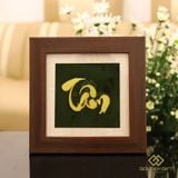 Tranh chữ Tâm bằng đồng mạ vàng
